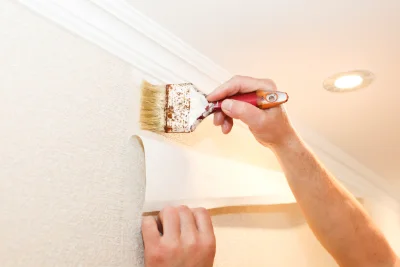 Pose de papier peint à Yves — revêtements muraux et toiles de verre